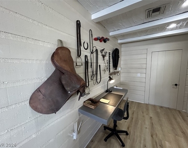 6889 Beverly Glen Avenue - Photo Thumbnail 5