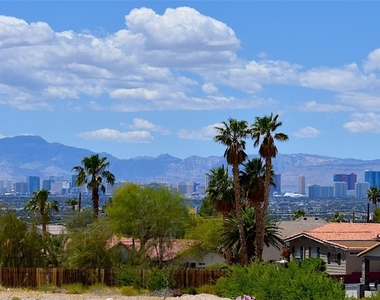 6889 Beverly Glen Avenue - Photo Thumbnail 18
