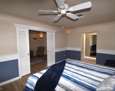 6889 Beverly Glen Avenue - Photo Thumbnail 8