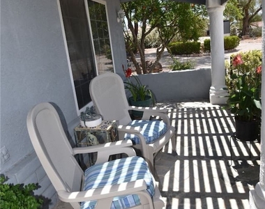 6889 Beverly Glen Avenue - Photo Thumbnail 16