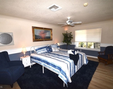 6889 Beverly Glen Avenue - Photo Thumbnail 7