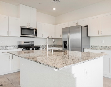 402 Larksong Avenue - Photo Thumbnail 5