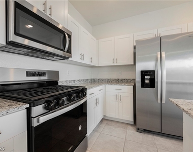 402 Larksong Avenue - Photo Thumbnail 3