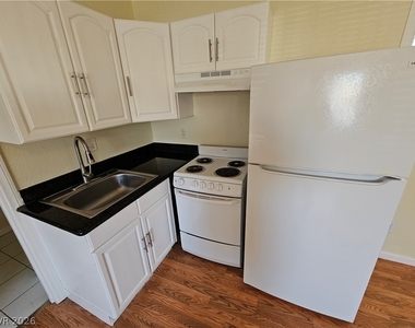 331 S 9th Street - Photo Thumbnail 3