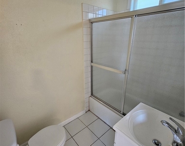 331 S 9th Street - Photo Thumbnail 4