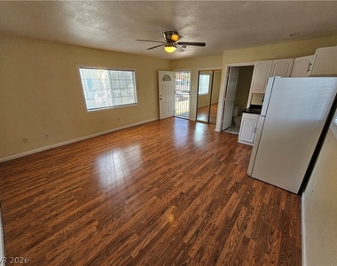 331 S 9th Street - Photo Thumbnail 2