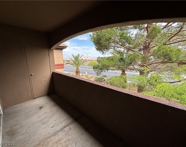 231 W Horizon Ridge Parkway - Photo Thumbnail 21