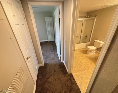231 W Horizon Ridge Parkway - Photo Thumbnail 12