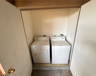 231 W Horizon Ridge Parkway - Photo Thumbnail 20