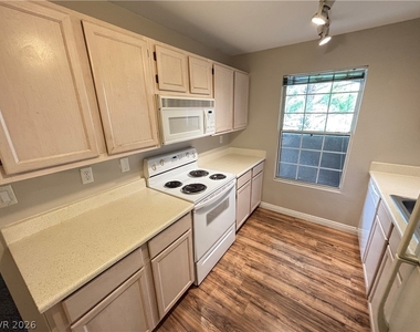 231 W Horizon Ridge Parkway - Photo Thumbnail 11