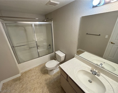 231 W Horizon Ridge Parkway - Photo Thumbnail 13