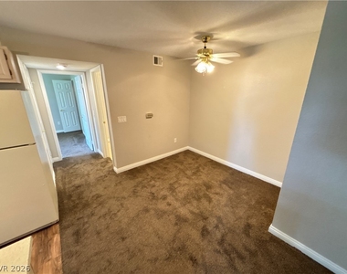 231 W Horizon Ridge Parkway - Photo Thumbnail 5