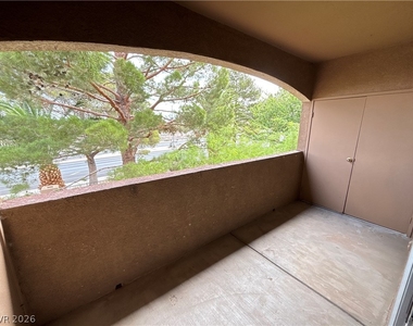 231 W Horizon Ridge Parkway - Photo Thumbnail 19