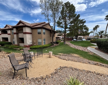 231 W Horizon Ridge Parkway - Photo Thumbnail 29