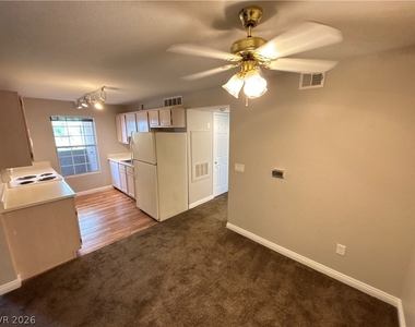231 W Horizon Ridge Parkway - Photo Thumbnail 7