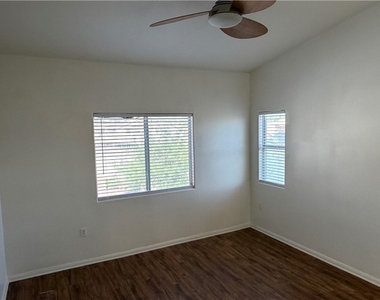 855 N Stephanie Street - Photo Thumbnail 7