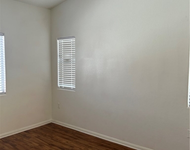 855 N Stephanie Street - Photo Thumbnail 6