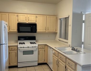 855 N Stephanie Street - Photo Thumbnail 4