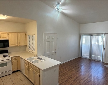 855 N Stephanie Street - Photo Thumbnail 5