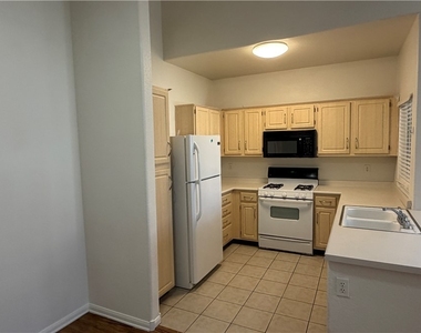855 N Stephanie Street - Photo Thumbnail 4