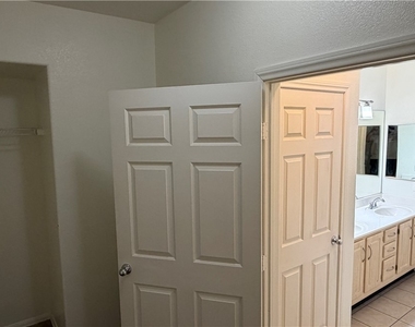 855 N Stephanie Street - Photo Thumbnail 13