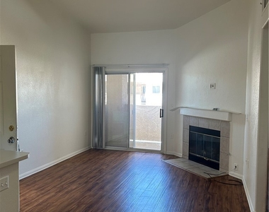 855 N Stephanie Street - Photo Thumbnail 3