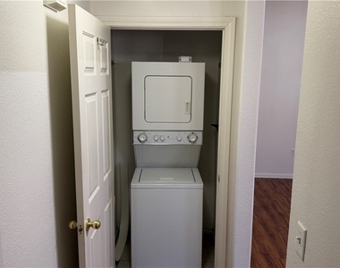 855 N Stephanie Street - Photo Thumbnail 16