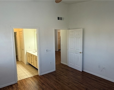 855 N Stephanie Street - Photo Thumbnail 9