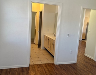 855 N Stephanie Street - Photo Thumbnail 7