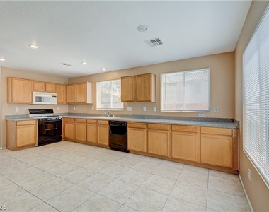 8621 Grand Pine Avenue - Photo Thumbnail 11