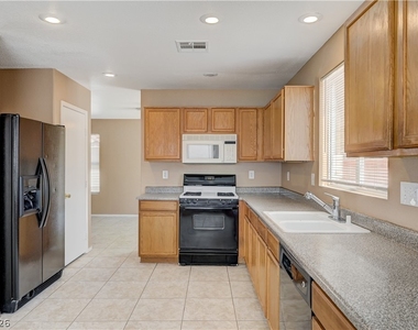 8621 Grand Pine Avenue - Photo Thumbnail 13