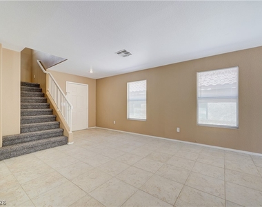 8621 Grand Pine Avenue - Photo Thumbnail 5
