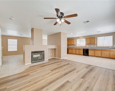 8621 Grand Pine Avenue - Photo Thumbnail 8