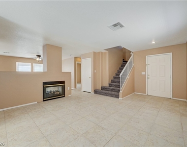8621 Grand Pine Avenue - Photo Thumbnail 4