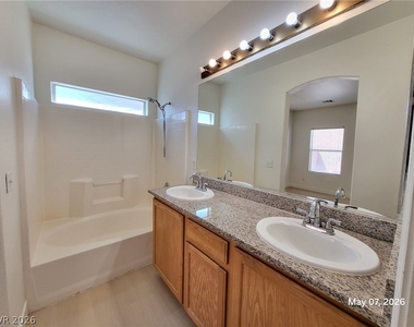 4528 Silverado Sage Avenue - Photo Thumbnail 11