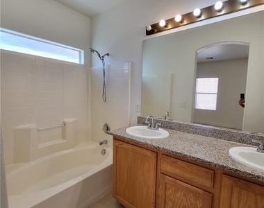 4528 Silverado Sage Avenue - Photo Thumbnail 12