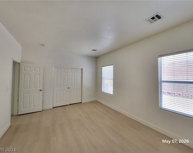 4528 Silverado Sage Avenue - Photo Thumbnail 9