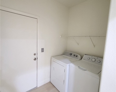 4528 Silverado Sage Avenue - Photo Thumbnail 6