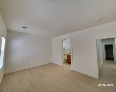 4528 Silverado Sage Avenue - Photo Thumbnail 10