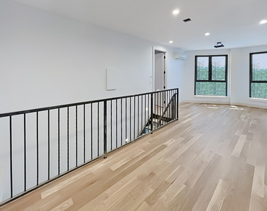 494 Manhattan Avenue - Photo Thumbnail 7