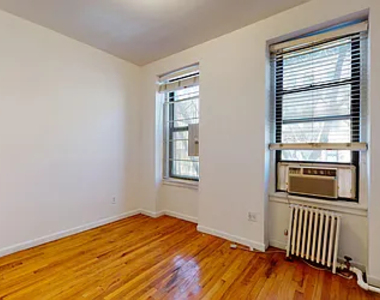 322 East 89th Street - Photo Thumbnail 3