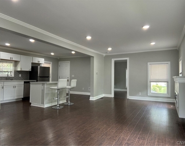 61 1/2 Downer Street - Photo Thumbnail 1
