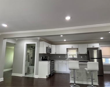 61 1/2 Downer Street - Photo Thumbnail 2