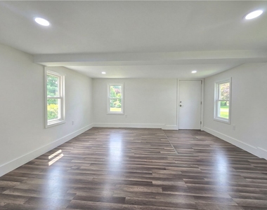236 Jefferson Avenue - Photo Thumbnail 5