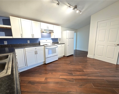 236 Jefferson Avenue - Photo Thumbnail 2