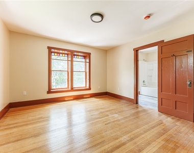 266 Lyndhurst Street - Photo Thumbnail 3