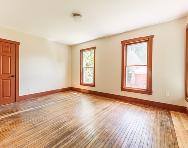 266 Lyndhurst Street - Photo Thumbnail 5
