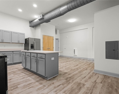 105 Main Street - Photo Thumbnail 5