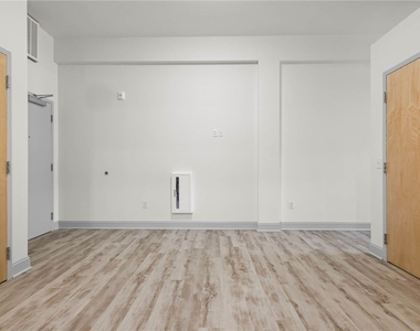 105 Main Street - Photo Thumbnail 8
