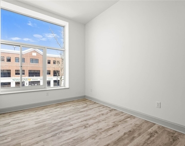 105 Main Street - Photo Thumbnail 20